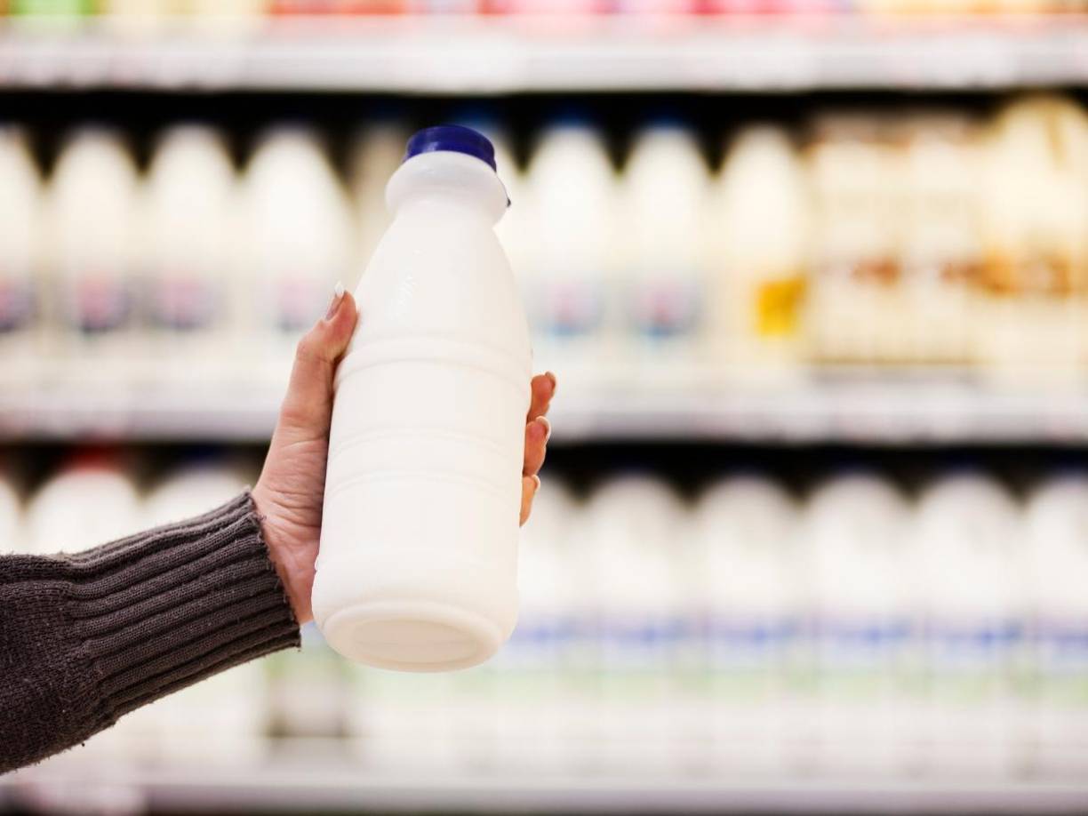 Las autoridades sanitarias de California confirmaron este domingo que han detectado el virus de la gripe aviar H5N1 en una muestra de leche cruda de venta al público, según informó el periódico Los Angeles Times.