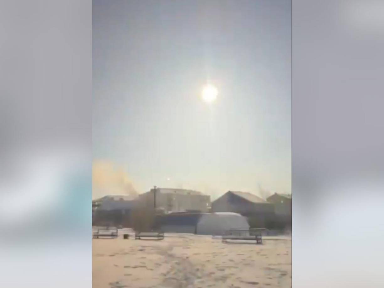 El evento fue visible hasta 700 kilómetros del epicentro, generando un espectáculo celeste en forma de una brillante bola de fuego desplazándose de este a oeste. 