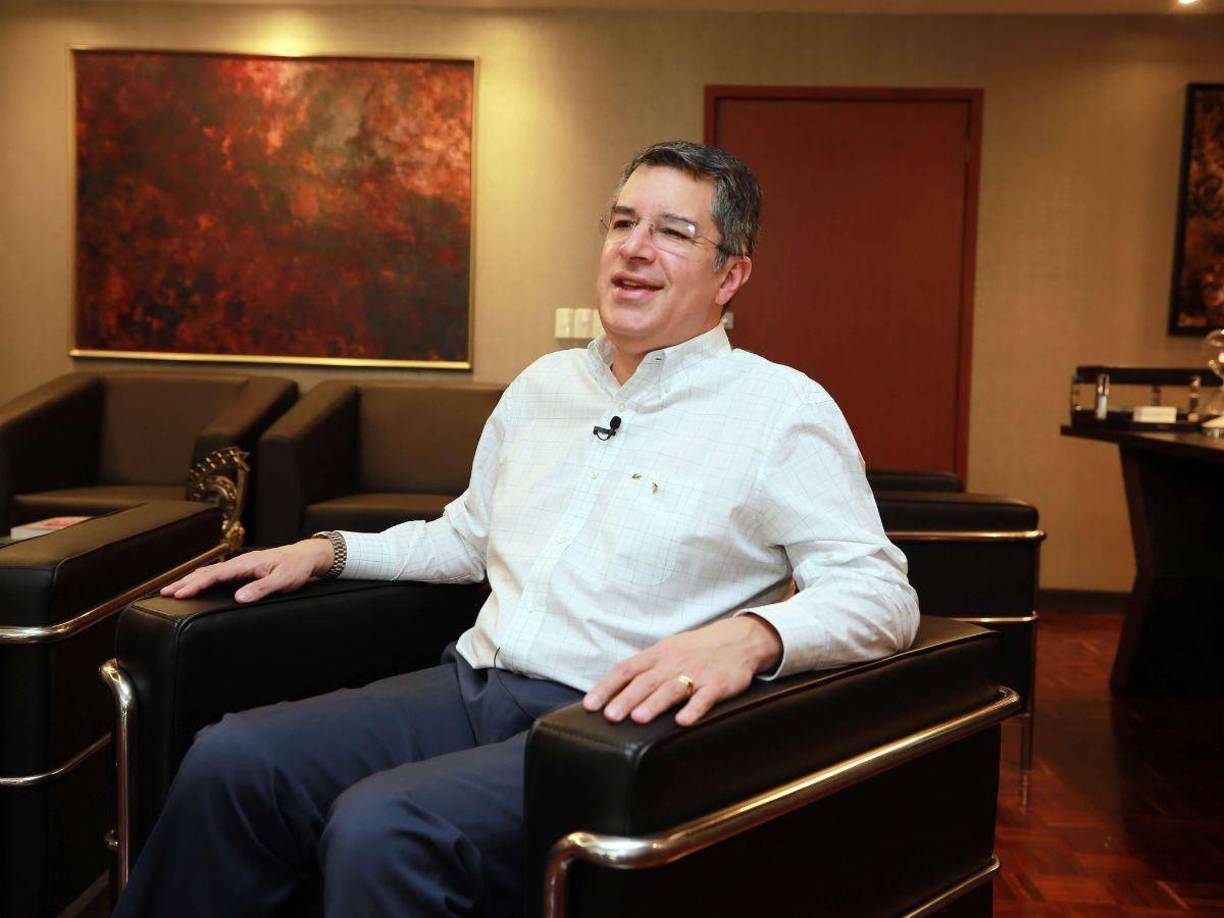 Rafael Villeda, presidente del Olimpia, rompió el silencio luego de confirmarse la salida del entrenador Pedro Troglio: “trataremos de tomar la mejor decisión, no es fácil, pero trataremos de analizar las diferentes opciones”, citó en HRN.