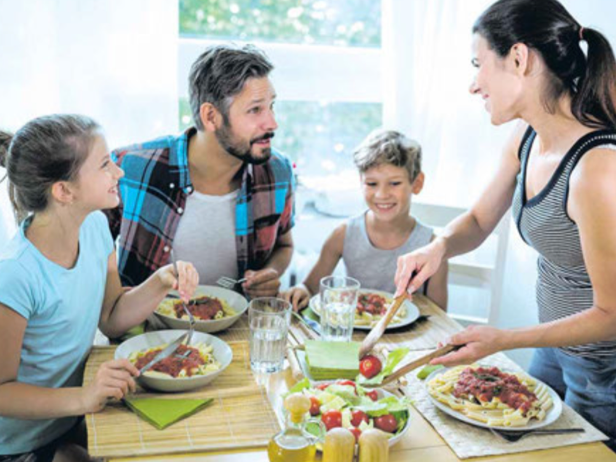 3. El proveerle alimentos (todo lo referente a cuidados y alimentación de los hijos).