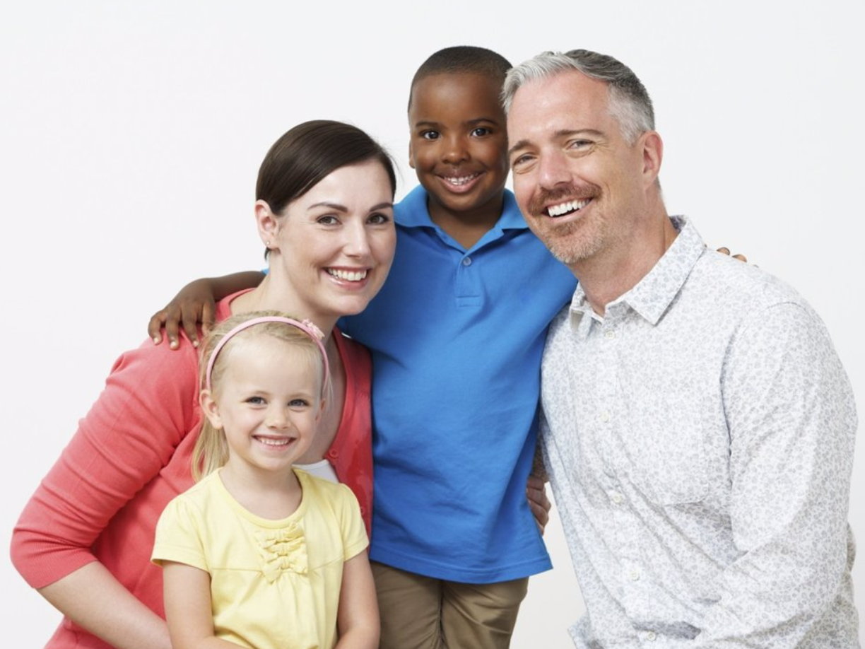 3. Cuando el menor es adoptado por otra persona.