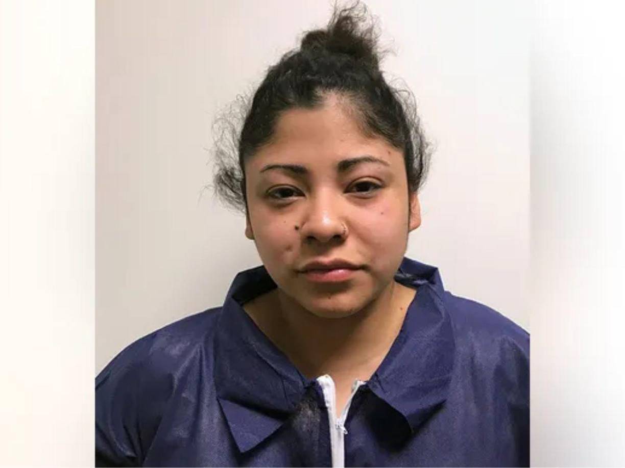 El juicio, al que asistió todos los días su padre, de 83 años, sentado en el mismo lugar en la segunda fila de la galería, giró en torno a si la mujer intentó matar a propósito a su amigo apuñalándolo en el cuello con un cuchillo de cocina, o si él terminó cortado accidentalmente durante una pelea de borrachos.