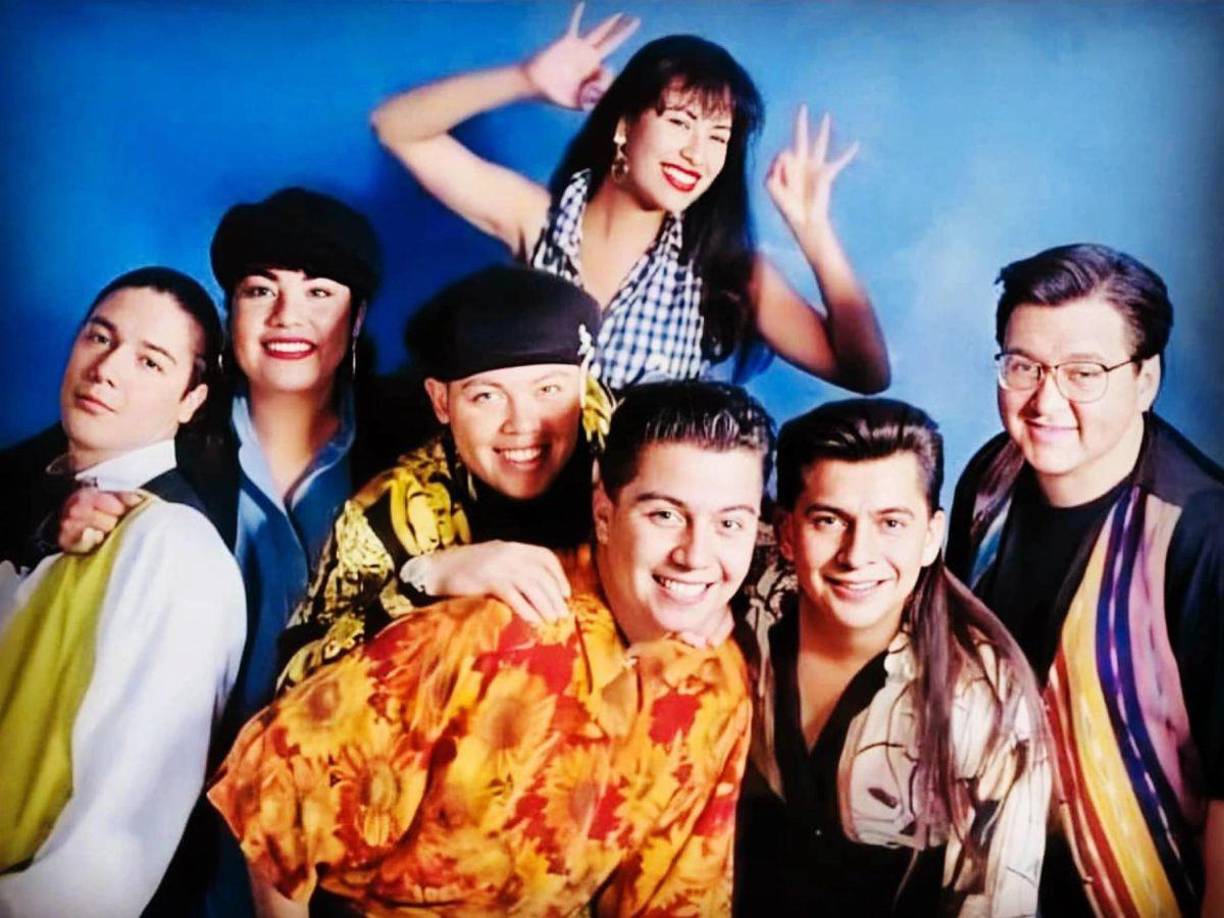 Por otro lado, Bobby confirmó que sí conocía a Selena gracias a su padre, el cantante de tex-mex, Roberto Pulido, quien llegó a ser telonero de Selena y los dinos, quienes previo a la fama, le abrían shows a su papá.