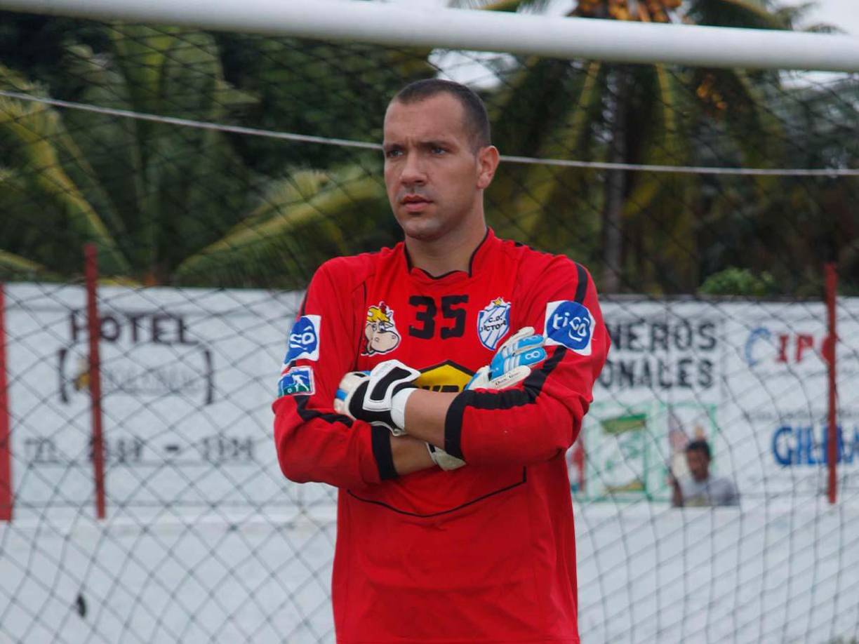 Sierra siguió con su relato: “Arrancó y no es como ahora con el GPS. Se metió por un caminito que no sabíamos a dónde era y de repente aparecemos por un lado como barriada o poblado con un ambiente turbio y no era por ahí donde íbamos”. 