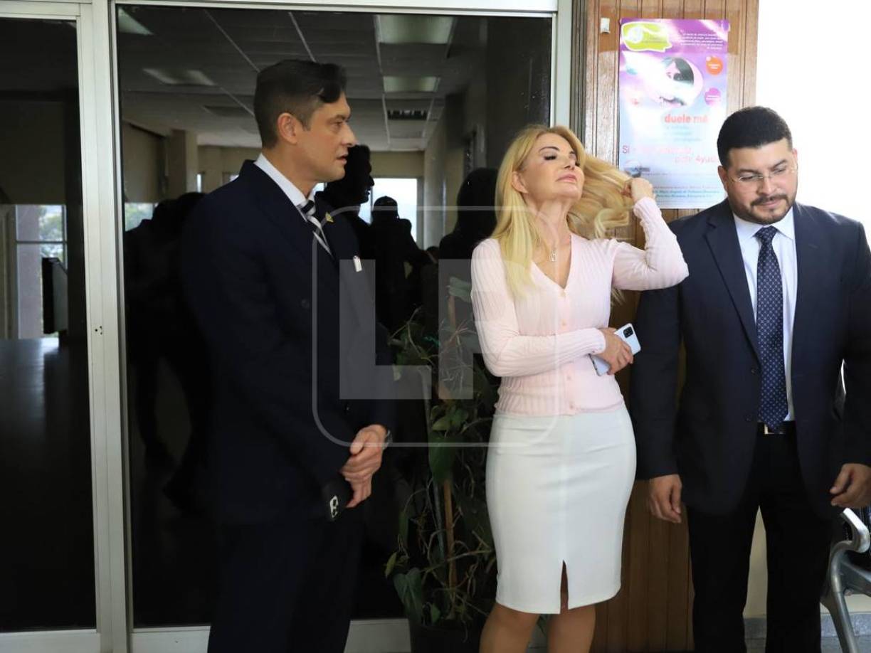 Ocaña se educó en la Universidad Complutense de Madrid y ejerció como diplomática en la carrera del Ministerio de Asuntos Exteriores de España. Aguas Ocaña, es la única mujer española en ser primera dama de un país extranjero.