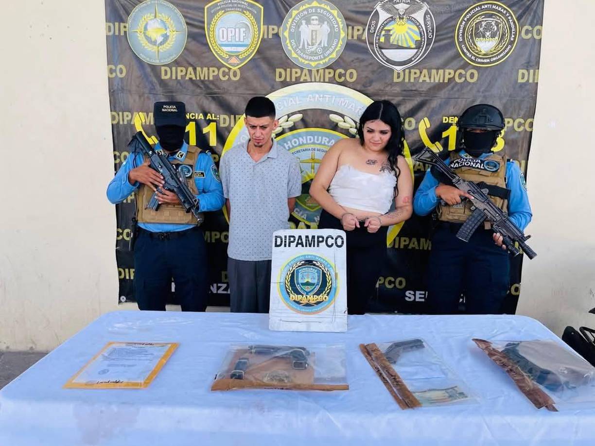 Según las autoridades, tiene un extenso historial delictivo, con múltiples procesos judiciales por los delitos de extorsión, portación ilegal de armas de fuego, asociación para delinquir y robo de vehículos.