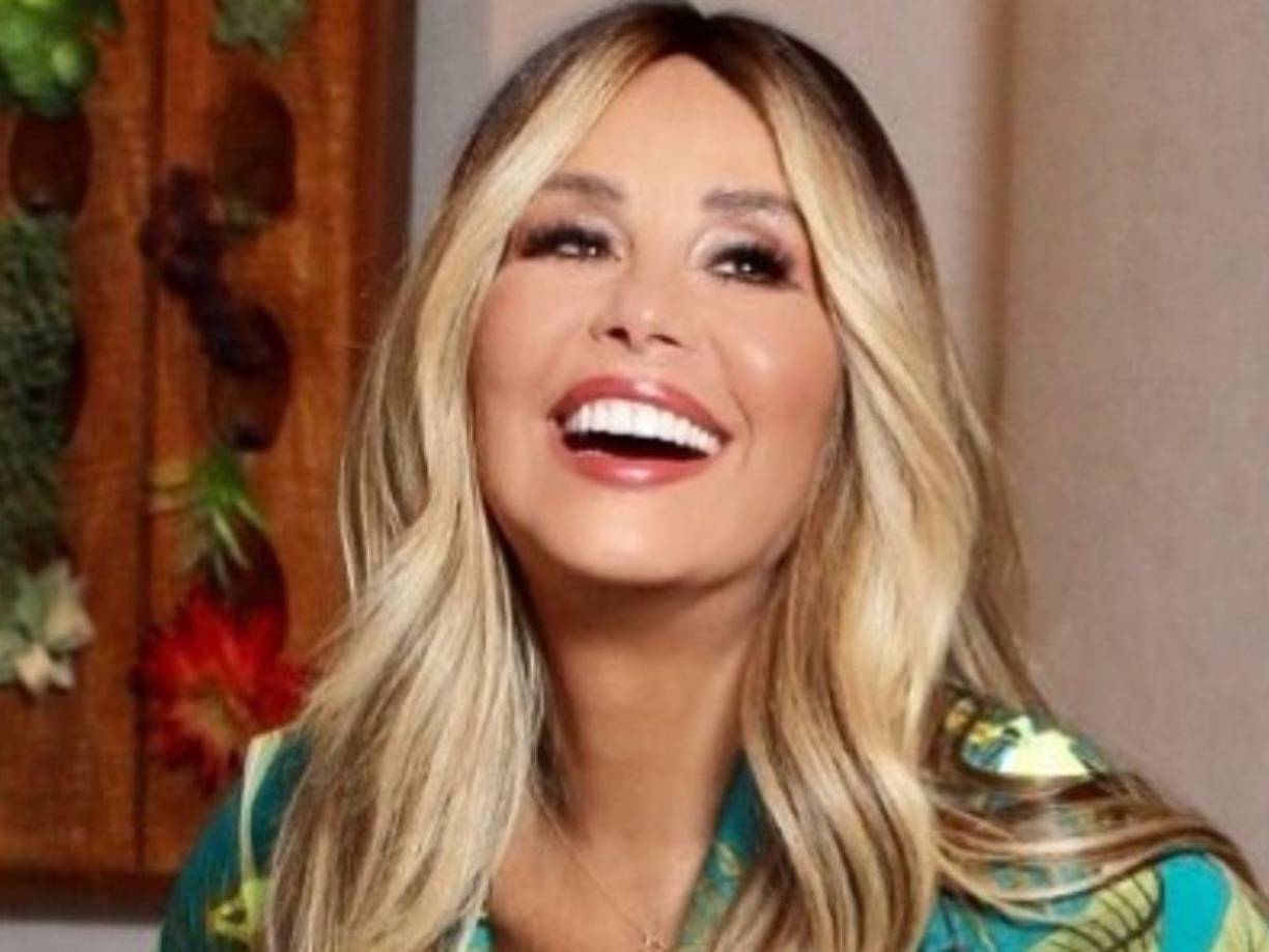 La expresentadora de Primer Impacto dijo que la actriz mexicana llamó a sus colegas de La mesa caliente (Telemundo) para “prohibirle” que vuelva a hablar de ella en el programa.