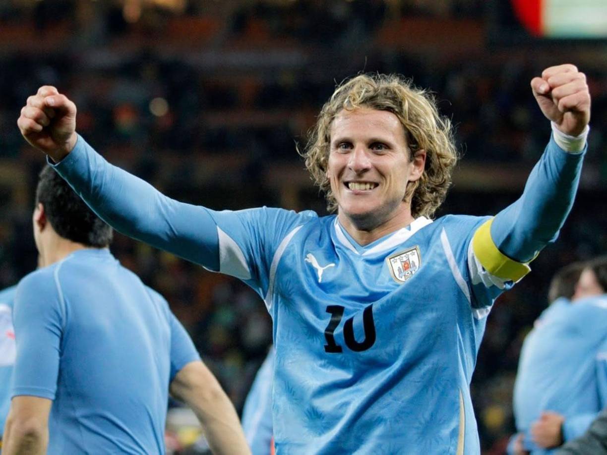 Diego Forlán supo vestir la camiseta de la Selección de Uruguay y convertirse en uno de los máximos goleadores. Marcó 36 goles en 112 partidos (2002-2014) con la Celeste.