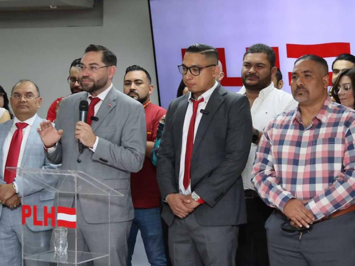 “La idea es aportar en el deporte y a los atletas del país. Tomé la decisión porque él fue el primero que me fue a buscar a la oficina y porque la situación del país está difícil”, acotó el exjugador de la Selección Nacional de Honduras.