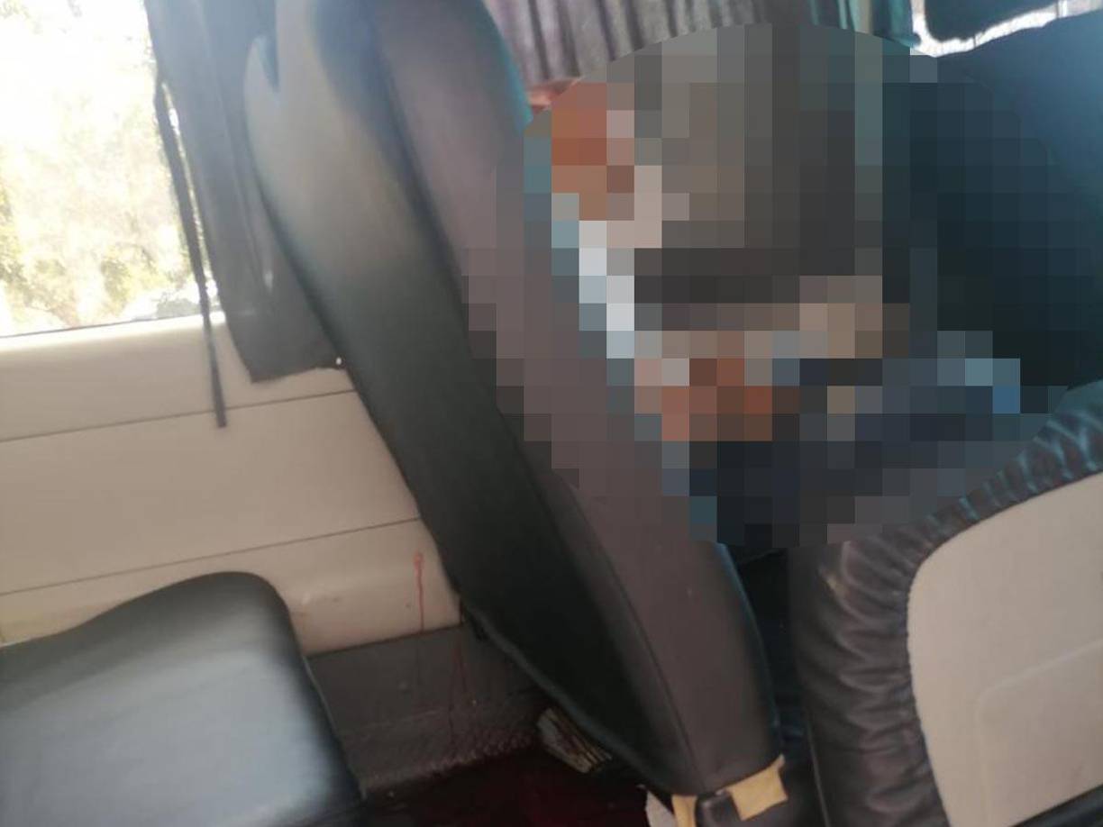 El pasajero muerto quedó en el asiento donde viajaba.