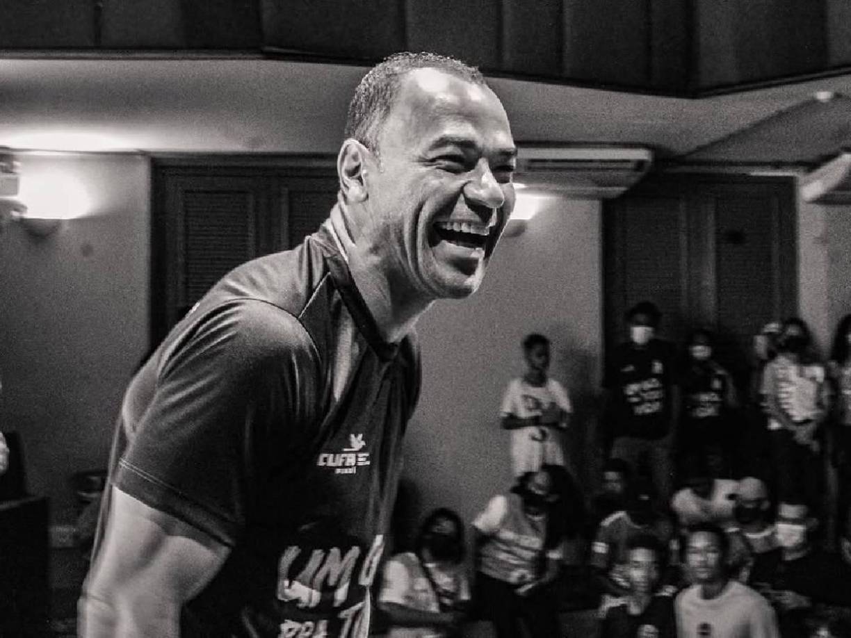 Hay futbolistas que pasan de tocar la gloria ganando los títulos más importantes, pero que años después de su retiro terminan sufriendo económicamente.