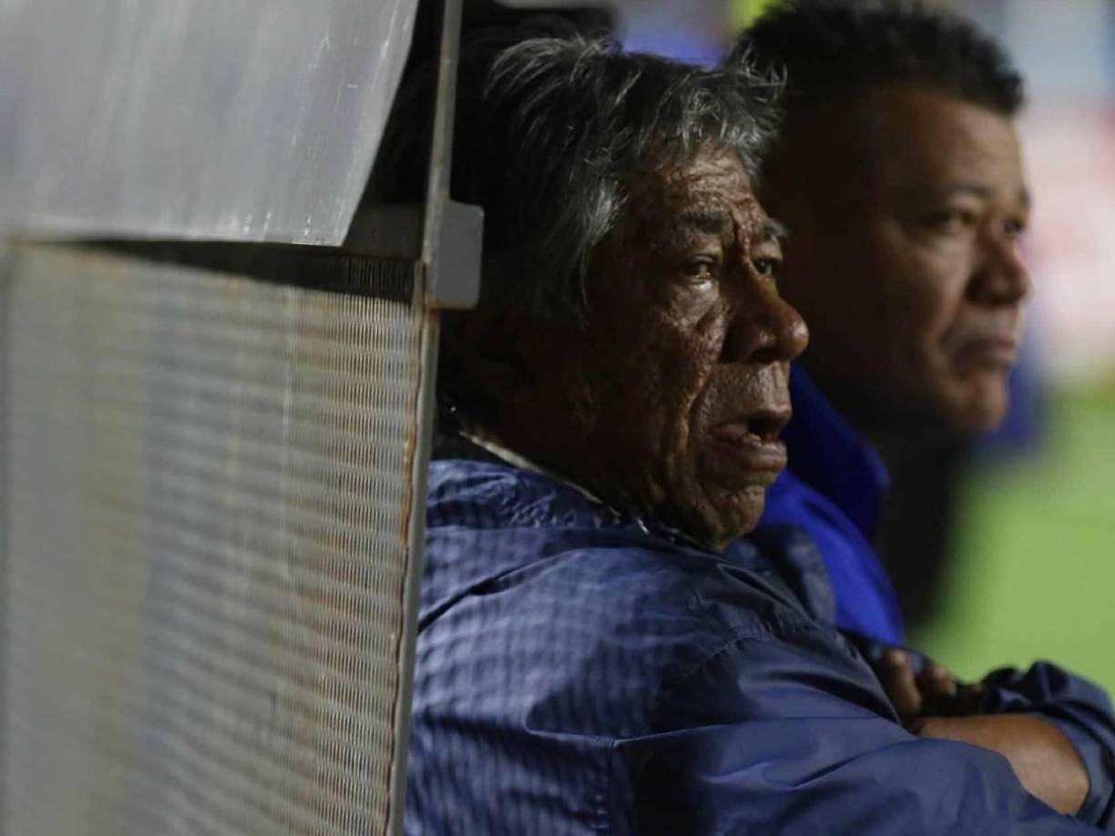 Ramón Enrique Maradiaga reaccionó preocupado al ver como Potros fue destrozado por Olimpia en cuestión de 18 minutos.