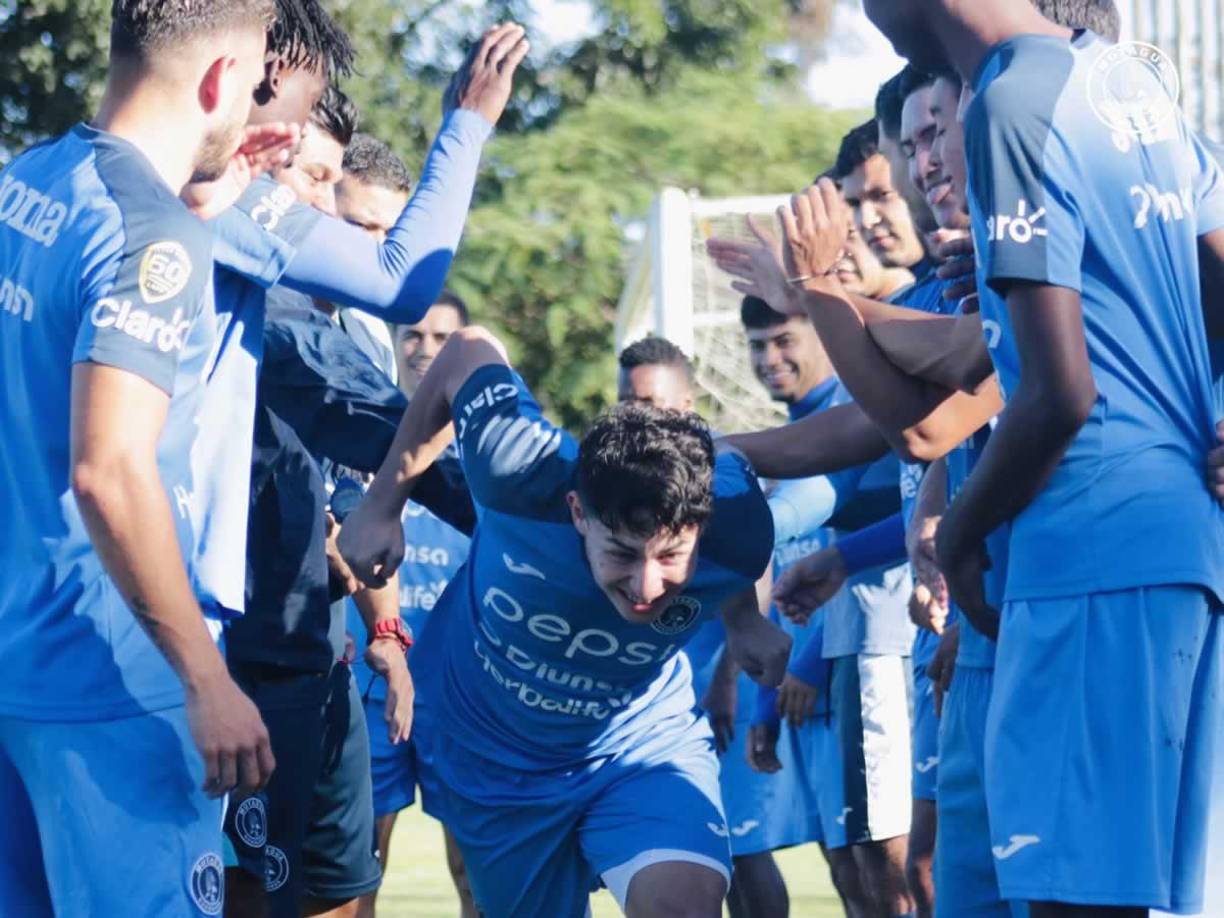 Jefryn Macías - El joven futbolista hondureño es el primera fichaje de Motagua para el Torneo Clausura 2025, procedente de Lobos UPNFM. Ya se presentó al arranque de pretemporada de los azules y así lo recibieron.