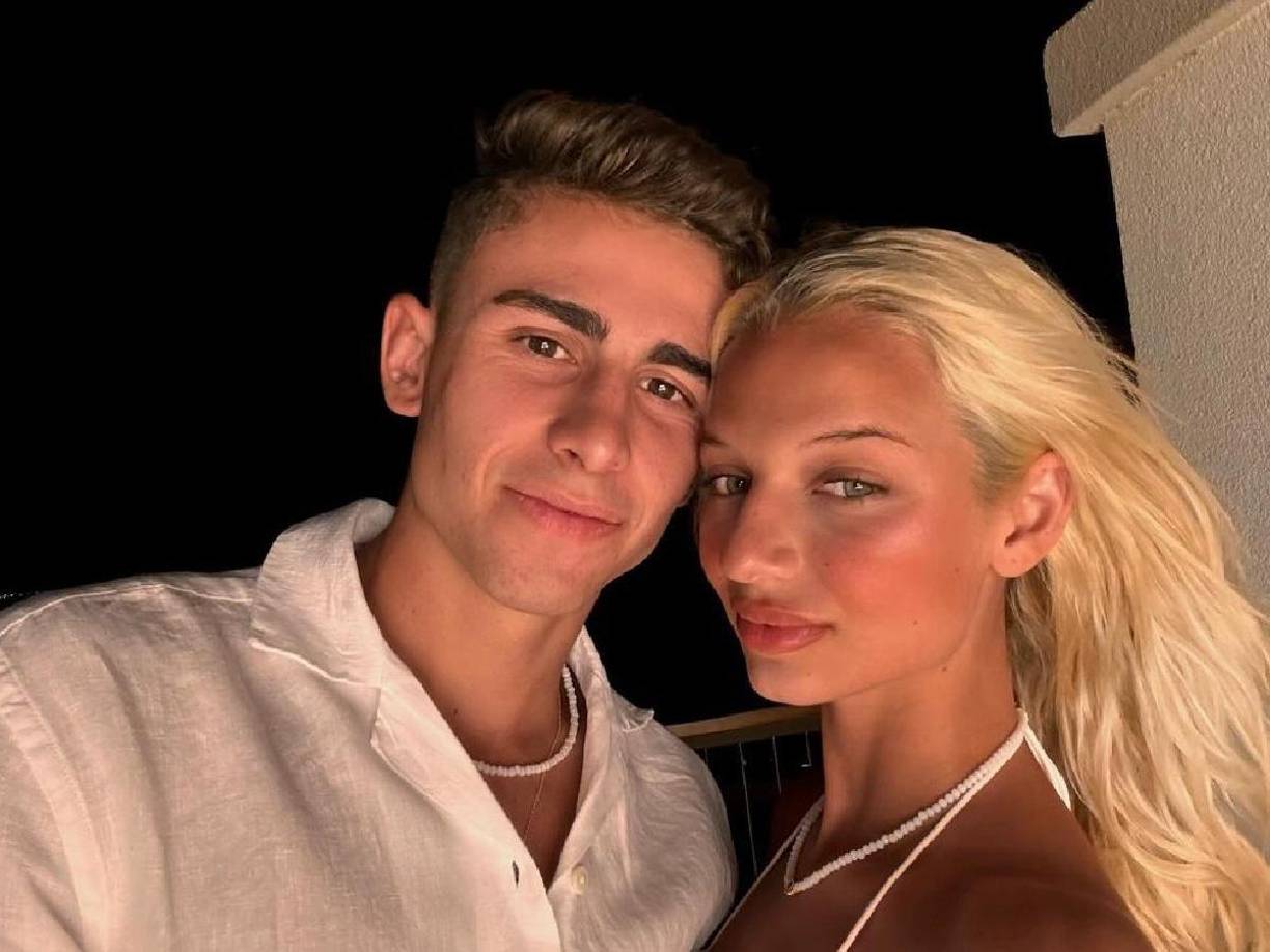 Después de confirmar su relación con la guapa modelo, algunos de sus compañeros y excompañeros no han dudado en responderle en Instagram.