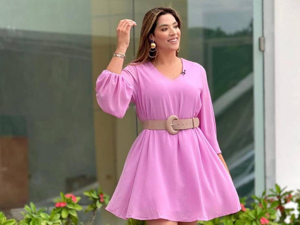 ”Mucha gente ya sabe esa historia y yo no voy a decirte si sí o si no. Al final siento que el respeto te lo debe tu pareja, pero dentro de lo que cabe cuando hay ese compañerismo, darle jalón a tu compañera cuando estás con tu pareja, debe también existir un respeto en la relación también”, inició diciendo Carolina Lanza. 