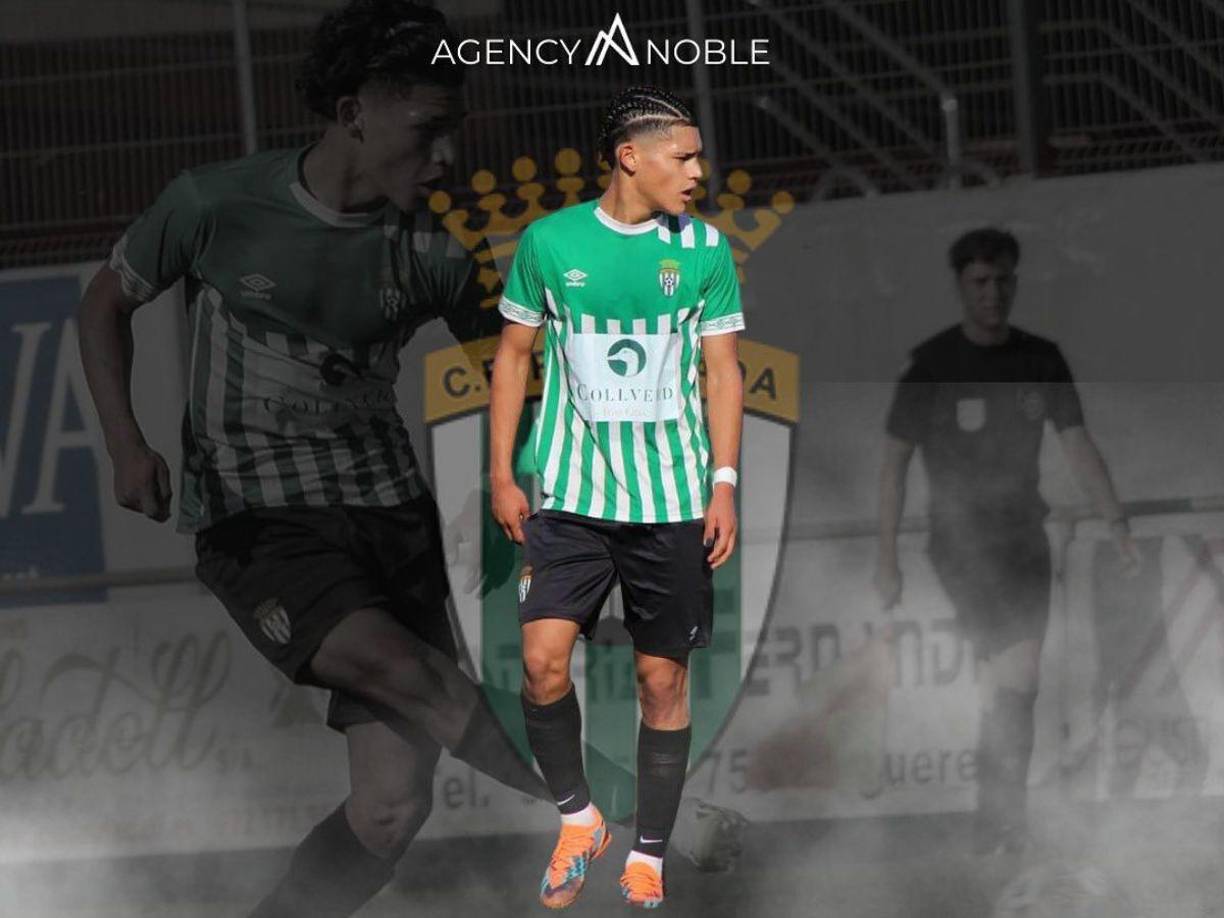 Previo a su llegada al Girona, Martínez militó en dos clubes: Peralda FC y Unión Esportiva Figueres. En estos equipos destacó anotando goles y, los visores ya lo tenían en la mira.