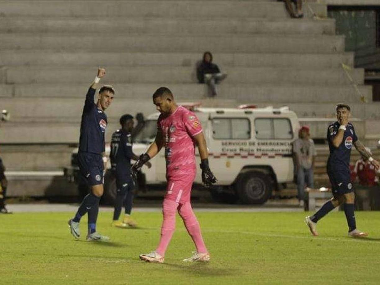 Rodrigo Auzmendi, hermano de Agustín, también celebró por partida doble en el triunfo de Motagua (5-2) sobre el Victoria.