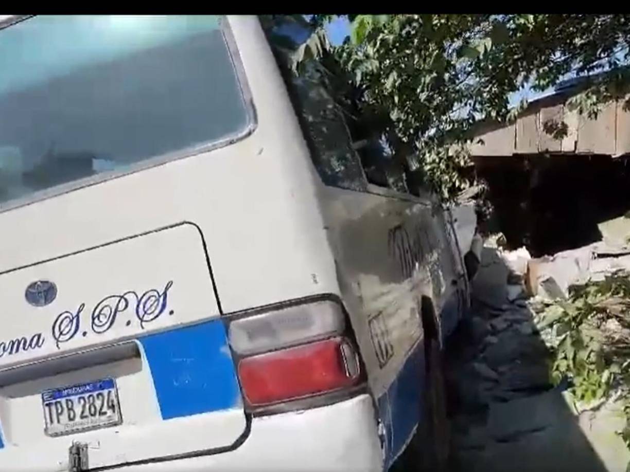 El bus es de la empresa Tikamaya Express que cubre la ruta San Pedro Sula-Choloma.