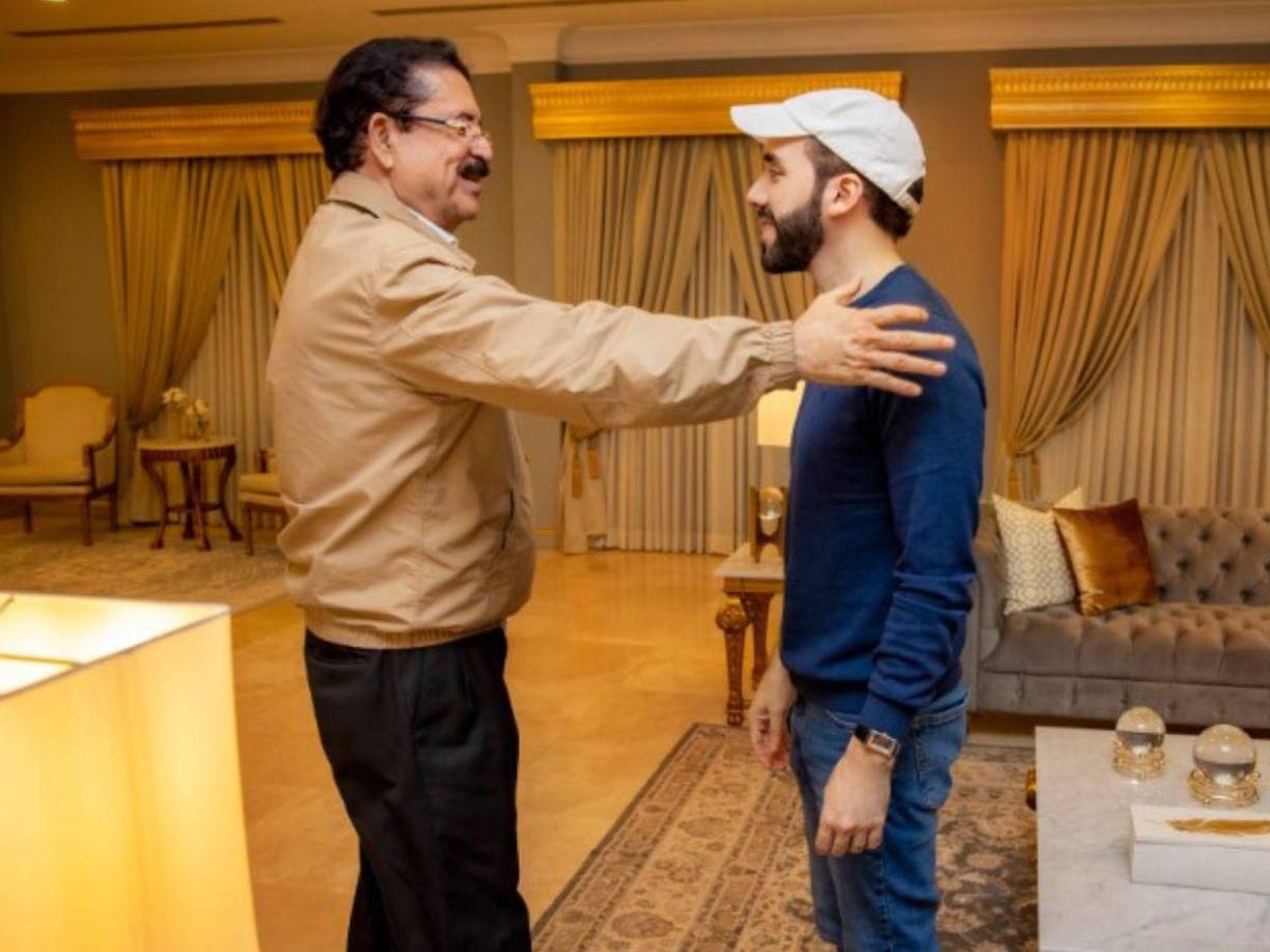 El asesor presidencial Manuel Zelaya y y el presidente de El Salvador, Nayib Bukele en la reunión que sostuvieron y en la que se le invitó formalmente a visitar Honduras.