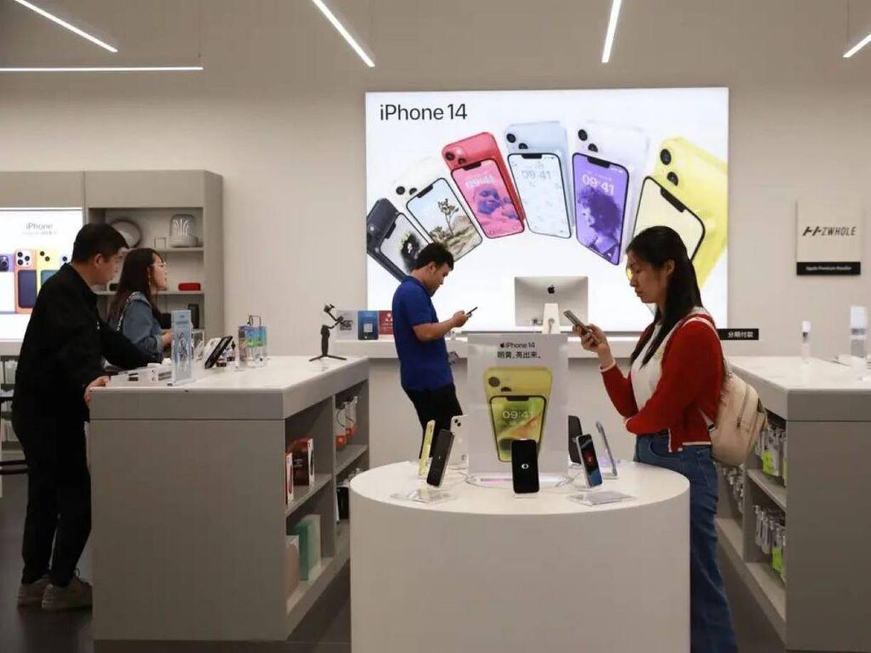 Recientemente el gobierno chino decidió prohibirles a todos sus funcionarios y agencias oficiales el uso de iPhones en horas de trabajo. La información fue publicada por The Wall Street Journal.