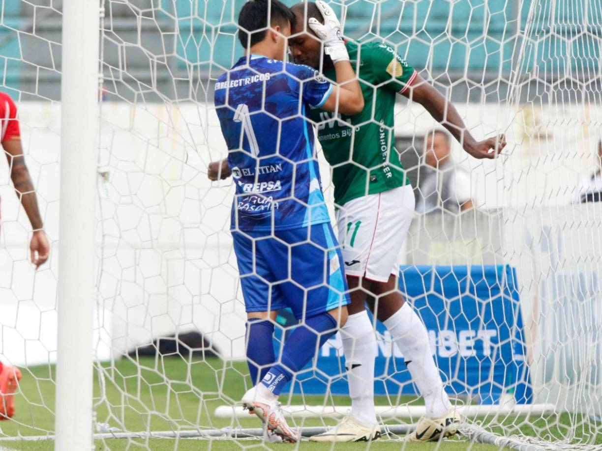 Juan Anangonó protagonizó otro increíble fallo, esta vez bajo el arco ante la Real Sociedad. El delantero inclusive fue consolado por el portero de la Real Sociedad. 