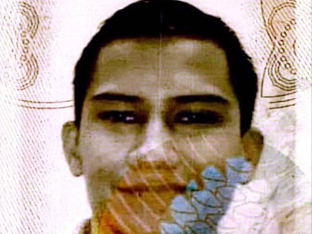 Según informes preliminares, al joven presuntos clientes lo citaron para verlo en Comayagua para comprarle su carro, y luego a pareció muerto a kilómetros de distancia de la zona.