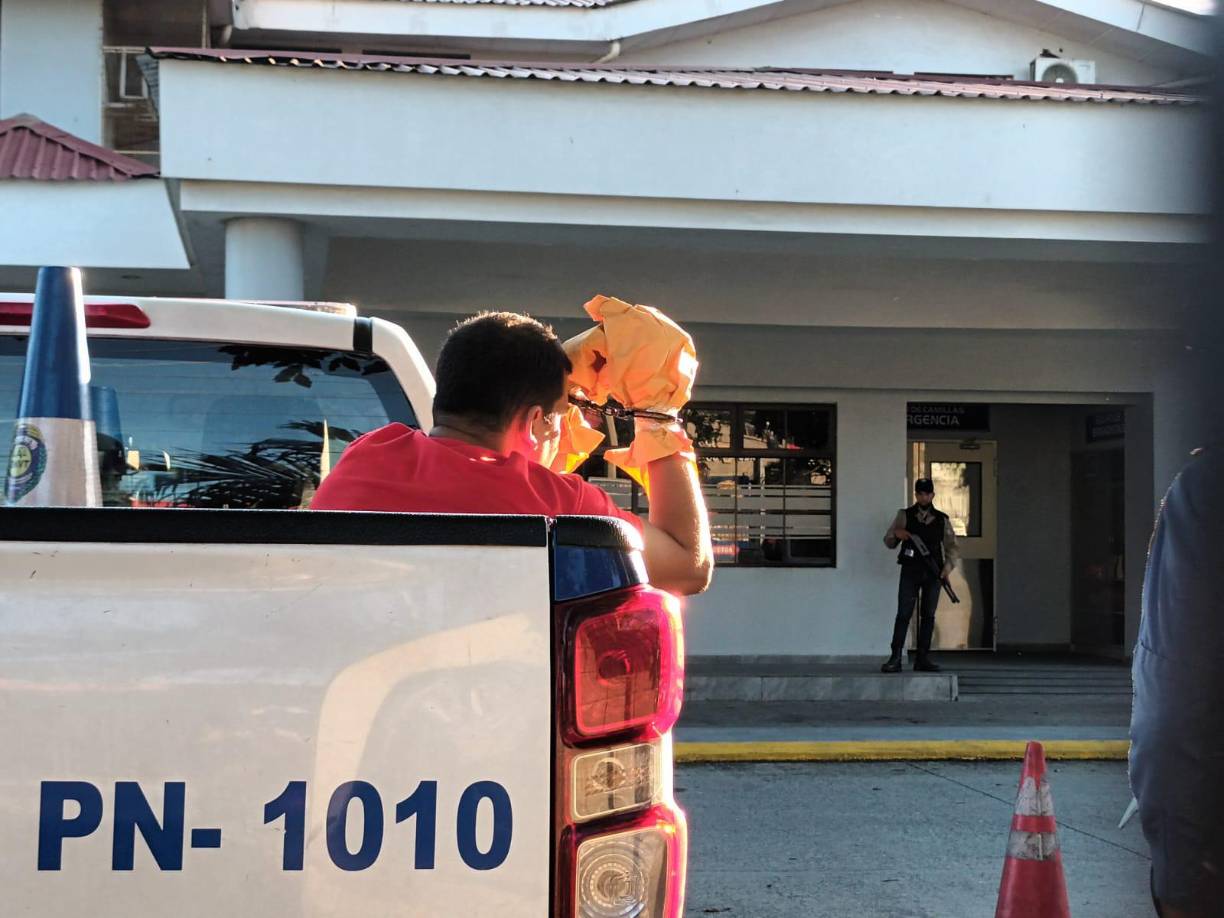 El detenido fue resguardado por la policía. Presentaba heridas superficiales. 