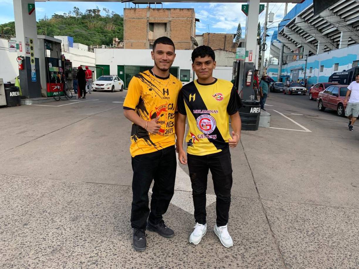 Los aficionados de Génesis fueron los primeros en hacer presencia en el Estadio Chelato Uclés de Tegucigalpa.