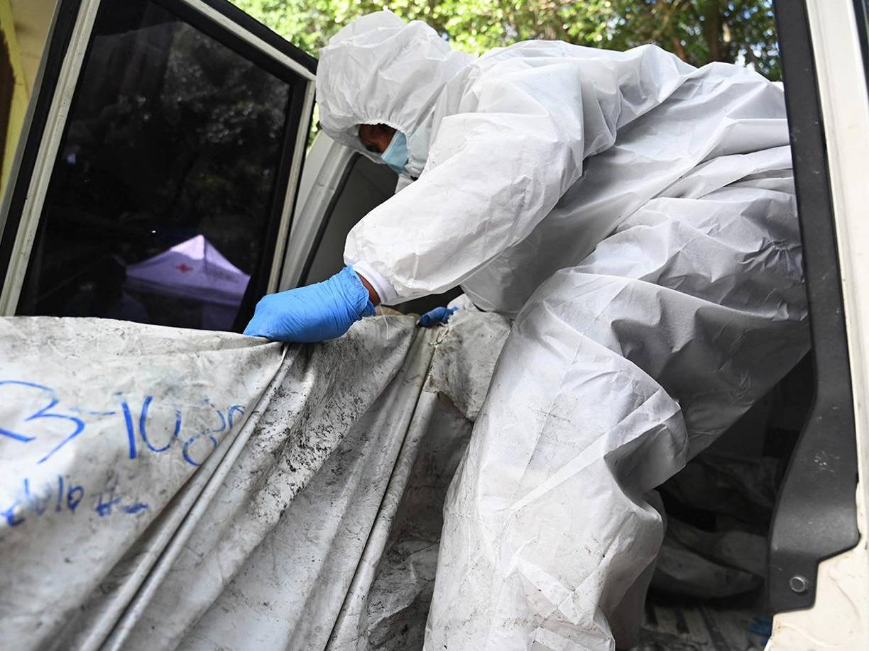 Y aunque la actual crisis penitenciaria del país ya dejó su primera secuela en la esfera política por la separación de Ramón Sabillón como ministro de seguridad, las familias se someten al lento proceso de entrega de los cuerpos. A continuación algunos de los rostos de las mujeres fallecidas...