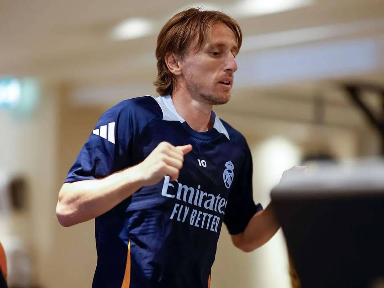 Una de las buenas noticias que recibió el Real Madrid es que el centrocampista croata Luka Modric que se entrenó este viernes con el equipo después de ser baja en la semifinal ante el Mallorca por un proceso vírico, por lo que apunta a que estará a disposición de Carlo Ancelotti en la final de la Supercopa de España ante el Barcelona.