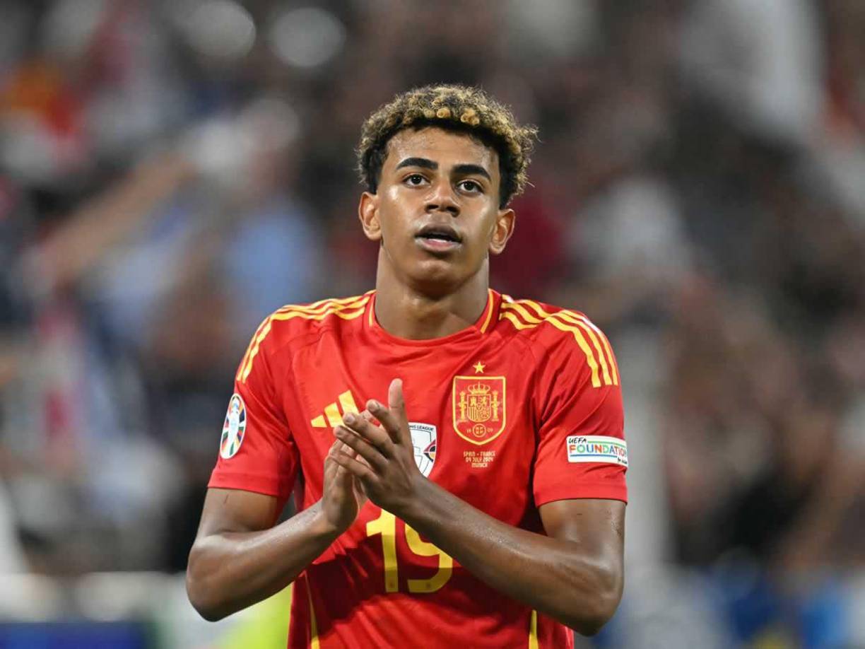 Lamine Yamal está siendo el nombre del momento. Con 16 años es la figura de la Selección de España y ha liderado al equipo para la clasificación a la final de la Eurocopa 2024. Conoce a sus padres, familia, la fecha en la que se quiere casar y ¿quién es su novia actualmente?