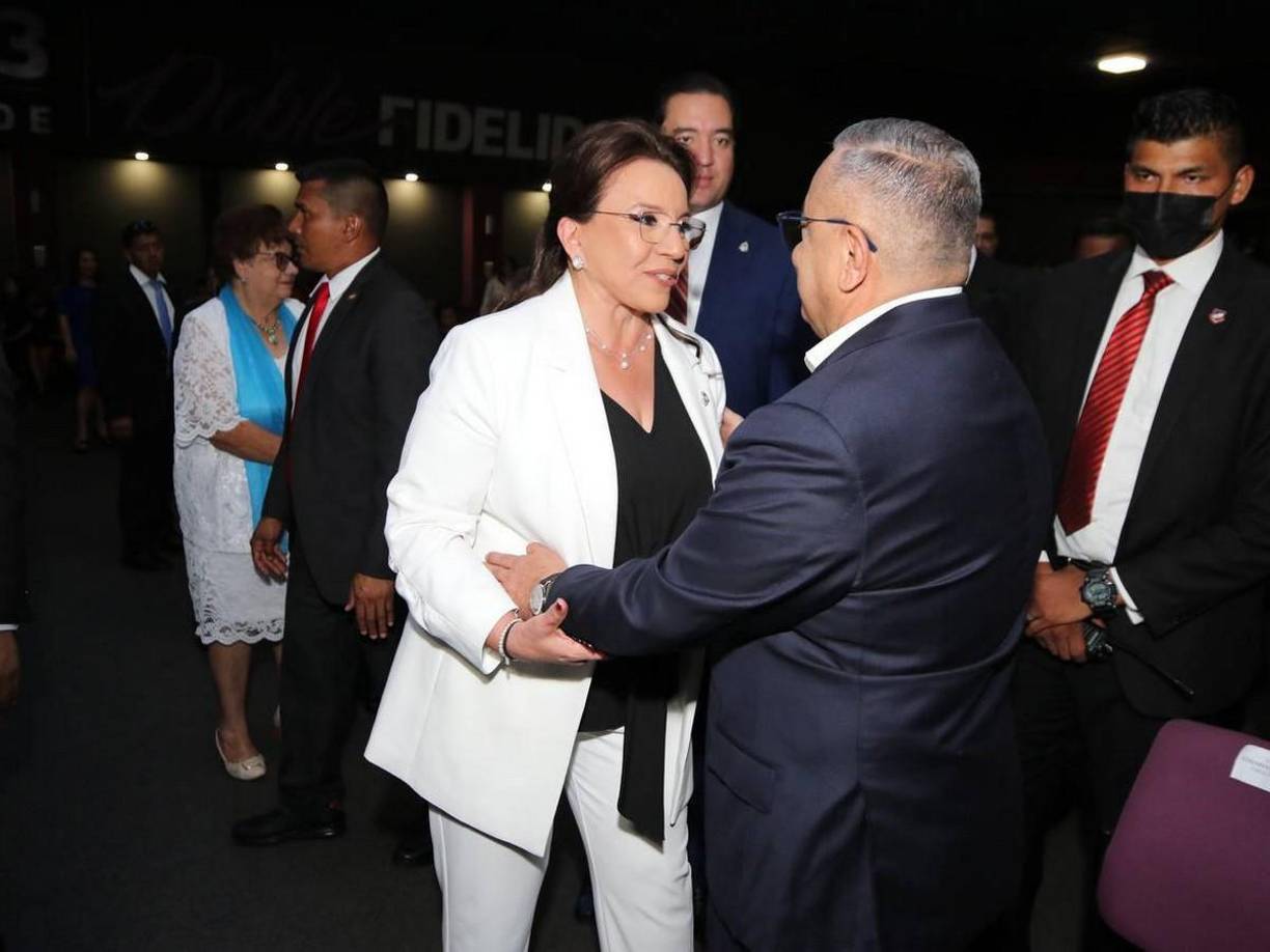 ¿Por qué no buscó la presidencia de Honduras? Pues, Maldonado dijo que porque hay varios motivos que lo hicieron retroceder, y que ante todo puso a su familia como prioridad. “Cuando uno se mete a política hay gente que dice de todo para hacerte retroceder, y a veces se lleva de encuentro hasta a la familia”. Además, expresó que si su familia no estaba de acuerdo con una decisión “es por algo” y hay que tomarlo en cuenta. 