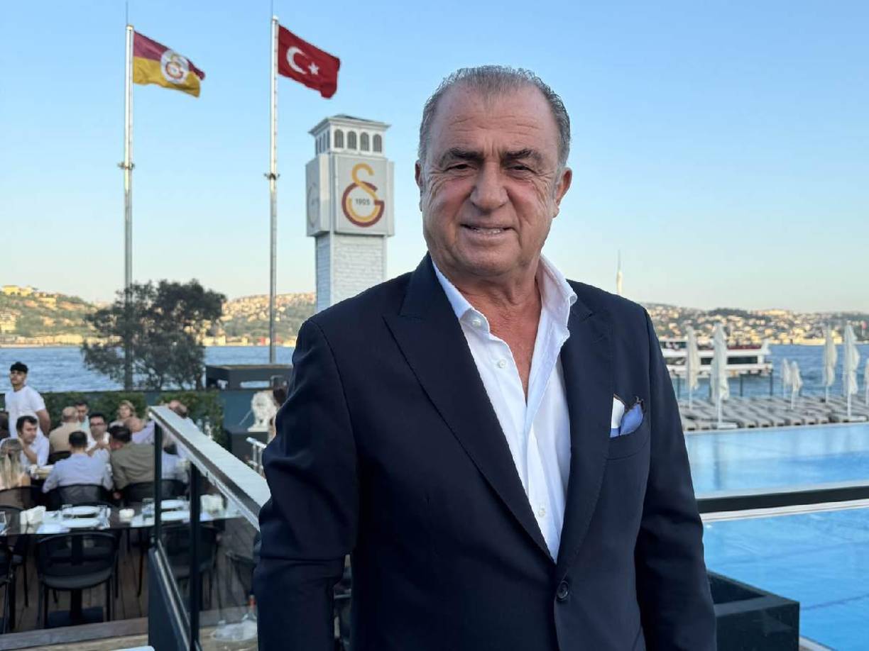OFICIAL // Fatih Terim, extécnico de la selección de fútbol de Turquía, ha anunciado este jueves que ha firmado un contrato por 1,6 millones de dólares (1,5 millones de euros) para entrenar durante seis meses al club saudí Al-Shabab, en sustiTUción del entrenador portugués Vítor Pereira.