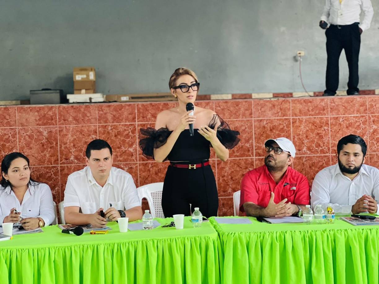 En ejercicio de su profesión desde el 2014 y tiene un máster en Derecho Procesal Civil.