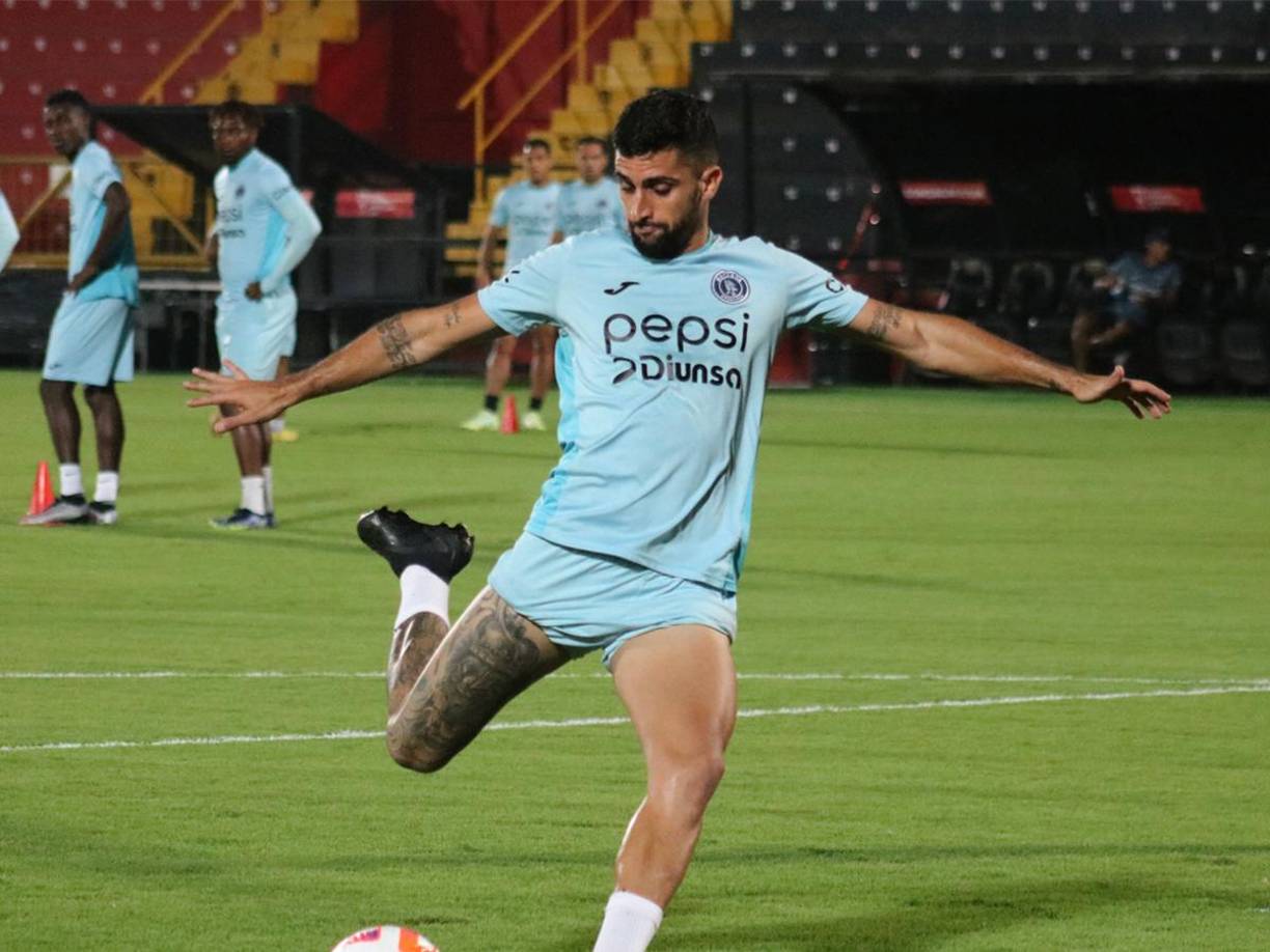 Lucas Campana: Goza de la confianza de Vigevani y estará en el ataque del Motagua.