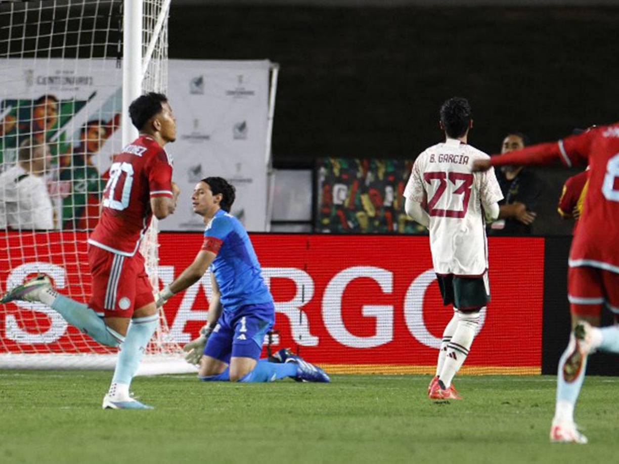 México lo ganaba 2-0, pero terminó perdiendo ante Colombia 2-3 con gol al minuto 92. Inmediatamente las críticas no han cesado.