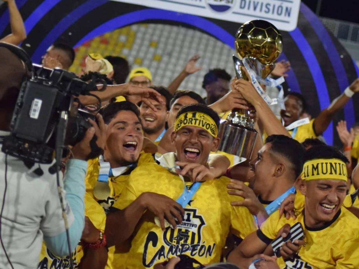El partido se jugó en el Estadio Nacional Jorge ‘Mágico’ González, ante más de 20.000 aficionados. 