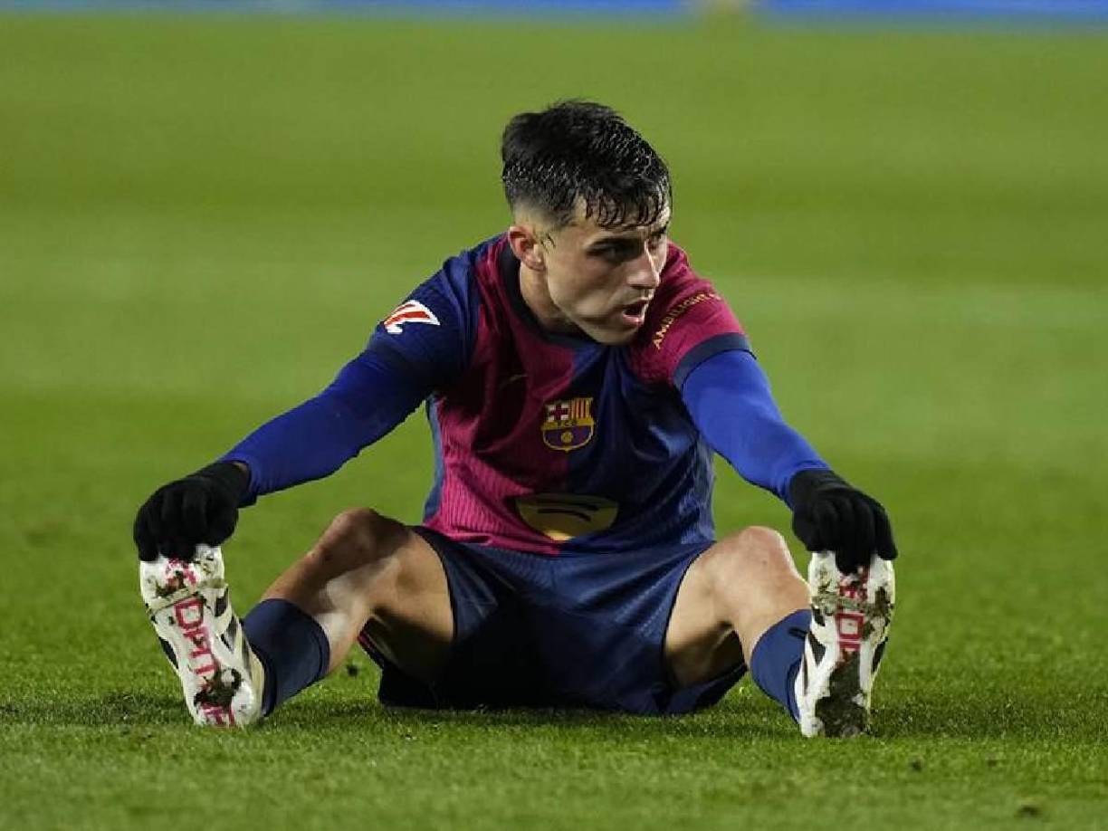 Pedri, uno de los mejores jugadores del partido, se mostró afectado tras la derrota ante el Atlético. 