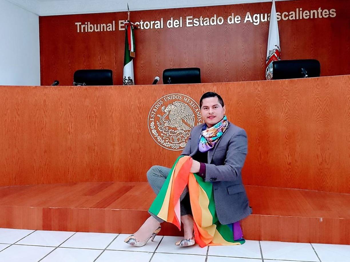 El Tribunal Electoral de Aguascalientes tiene a su primer Magistrado, se trata del doctor <b>Jesús Ociel Baena Saucedo,</b> quien rindió protesta como magistrado no binario.