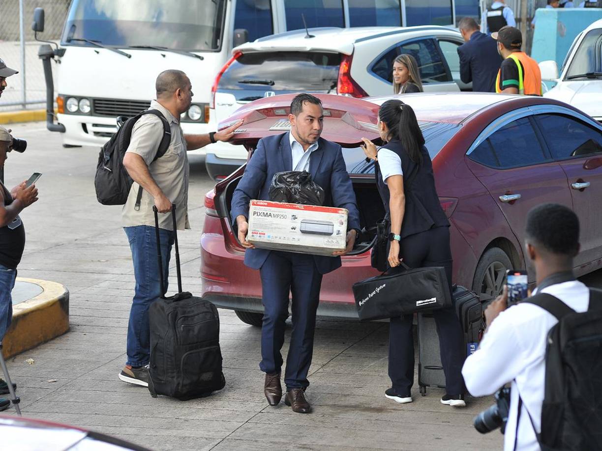 Momento de la llegada de la cuarteta arbitral. 