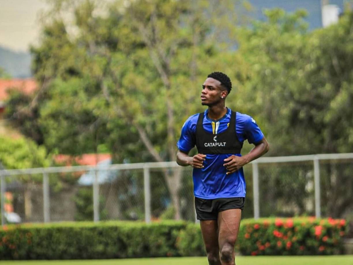 Daniel Carter Bodden ha cerrado su ciclo con el Real España para unirse al Locomotive FC de la USL Championship, la segunda división del fútbol estadounidense. El delantero hondureño firmó un contrato por un año con opción a compra.