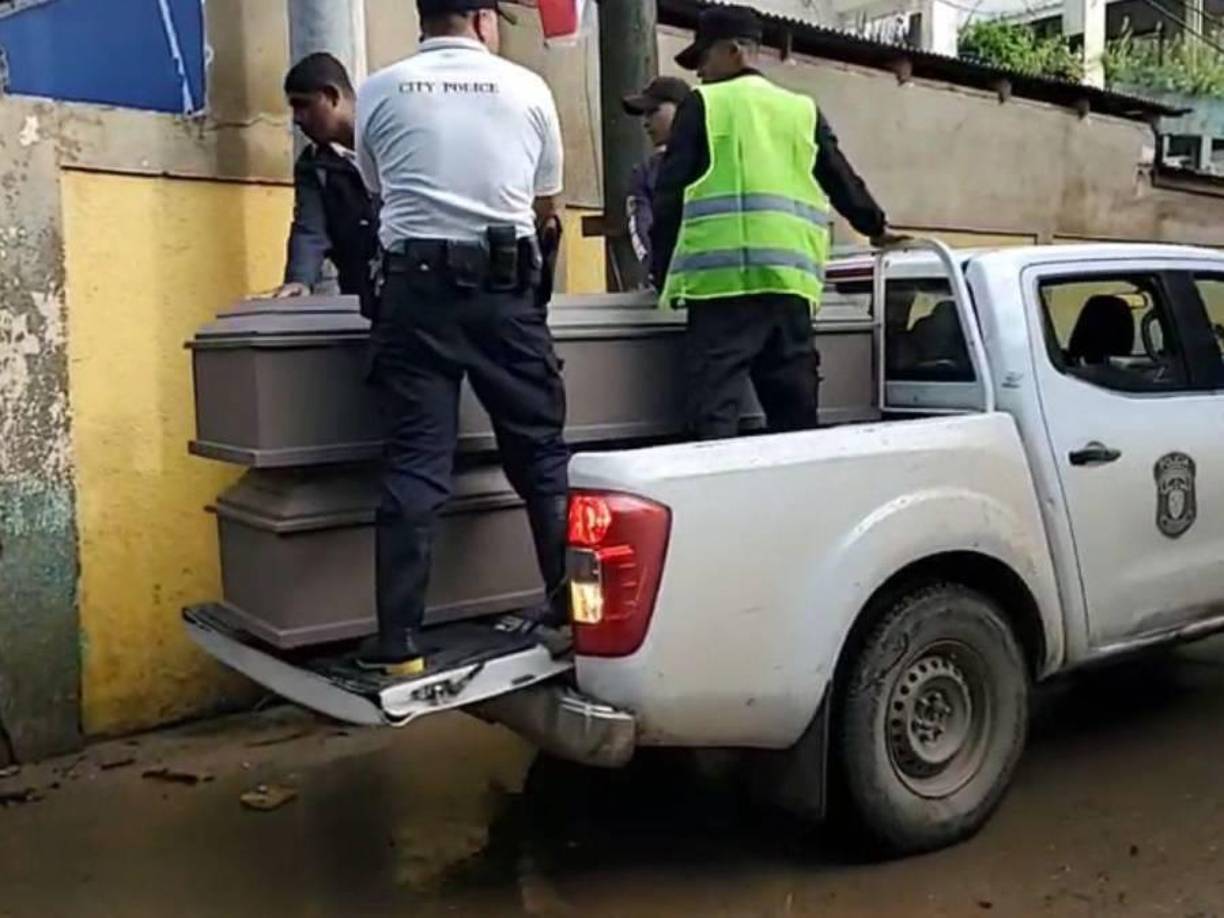 Los bomberos recuperaron en el sector de Dixin Cove, Roatán, los cuerpos de dos adultos y el de una niña de 2 años, agregó. Las víctimas fueron identificadas como Loany Yamileth Pérez Flores (madre) y Melvin Palma (padre). La menor de edad aún permanece como desconocida. Un niño de 5 años resultó herido por lo que fue ingresado en un hospital de Roatán, agregó el capitán del Cuerpo de Bomberos de Honduras.