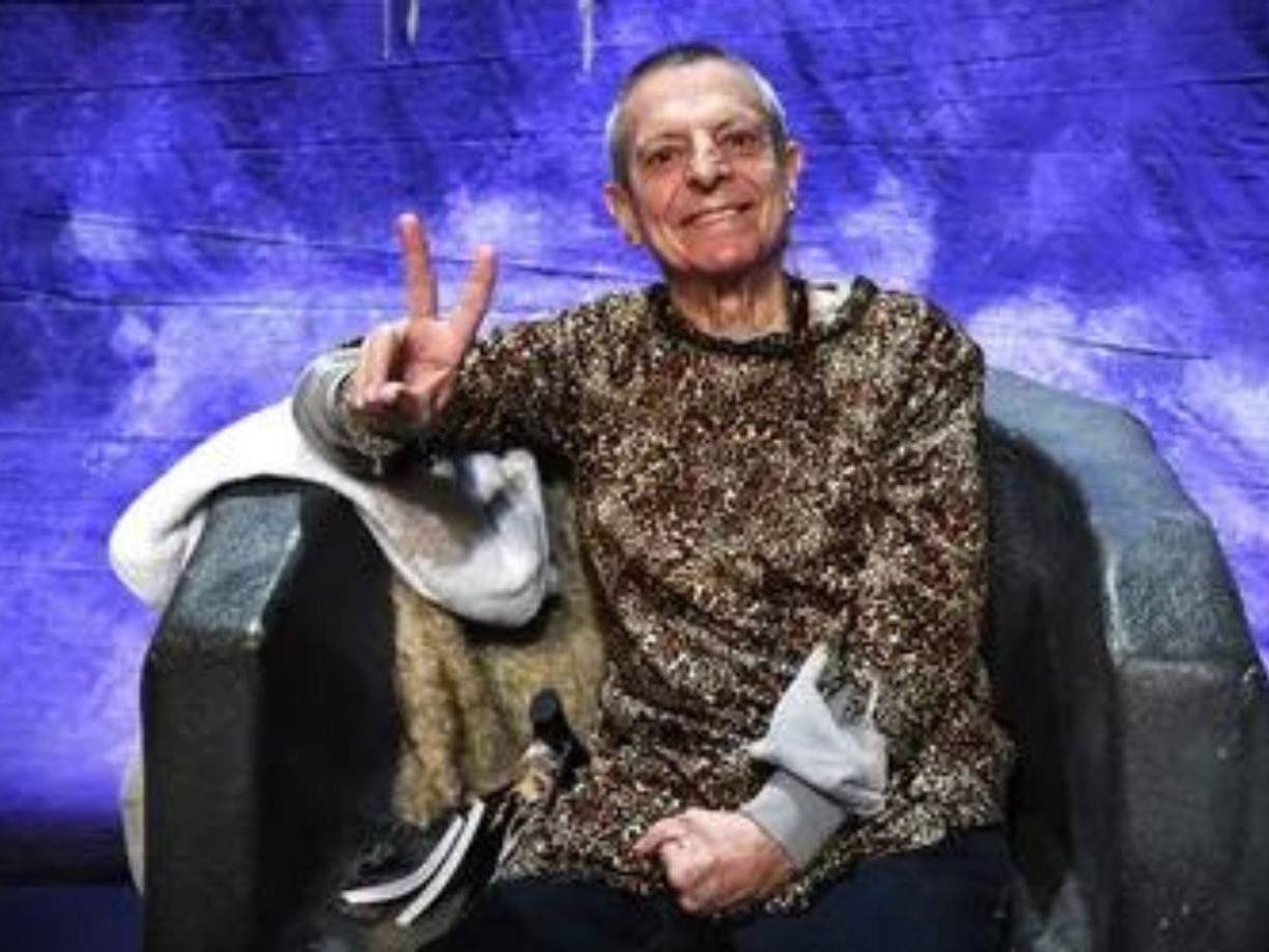 “Quiero estar en el escenario hasta un día antes de morir. Hay que seguir comprando el súper. Y apoyo con mucho gusto económicamente a mis hijos y a mis nietos. Prefiero trabajar para ellos que para mi”.