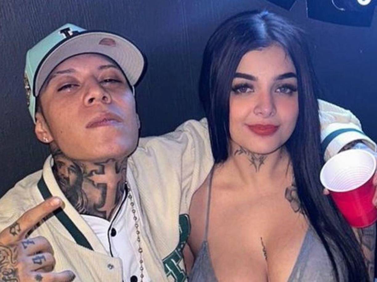 Durante meses se viene especulando que el famoso rapero mexicano Santa Fe Klan, sostiene una relación sentimental con la exitosa modelo de contenido para adulto Karely Ruiz. 