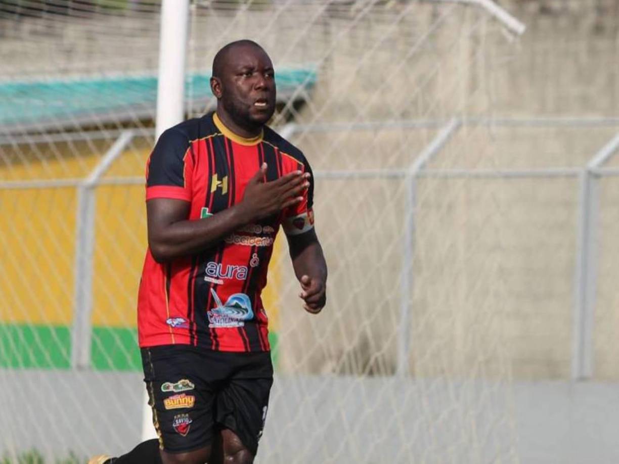 Wilmer Crisanto, con un largo recorrido en la Liga Nacional, renovó su contrato con el Santo Domingo Savio de la Liga de Ascenso de Honduras.