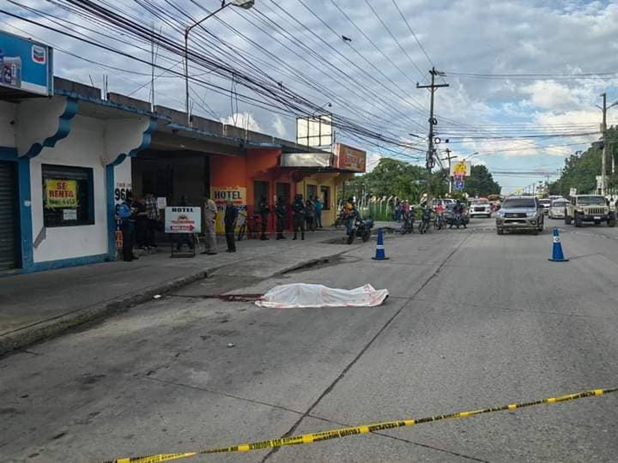 Hay dos posibles móviles del crimen, según la Policía: una es extorsión y la otra es pasional. 