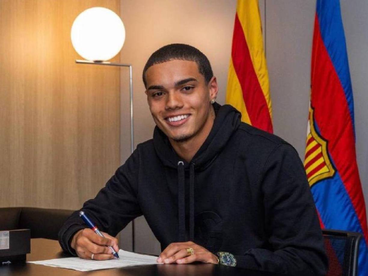 Fue en marzo del 2023 cuando la entidad azulgrana dio la sorpresa anunciando la contratación del primogénito de ‘Dinho’ para su equipo juvenil.