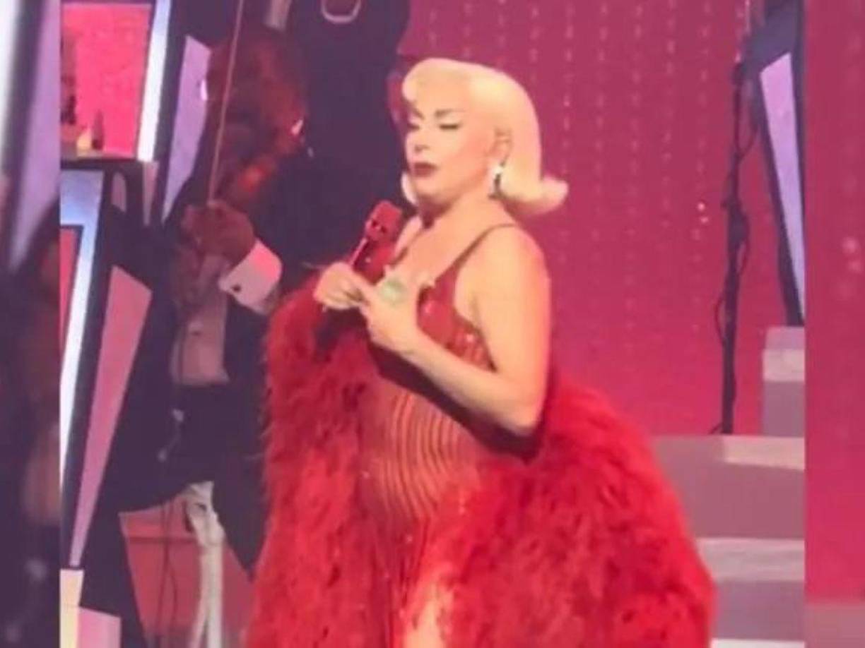 Este acontecimiento había pasado inadvertido entre los espectadores del recital, pero muchos seguidores comenzaron a lanzar sus especulaciones al respecto y el rumor se volvió cada vez más fuerte.