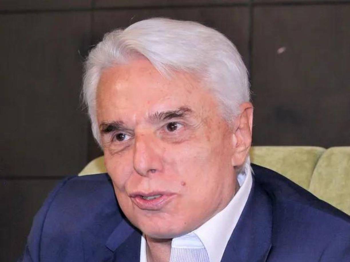 Recientemente, se comenzó a especular sobre la existencia de un video en el que, supuestamente, se vería a Enrique Guzmán tocando a la hija mayor de Mayela Laguna.