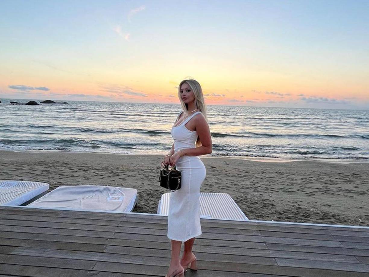 La linda joven es la novia del futbolista hondureño Rigoberto Rivas. La bella chica sorprendió hace unos días al jugador catracho.